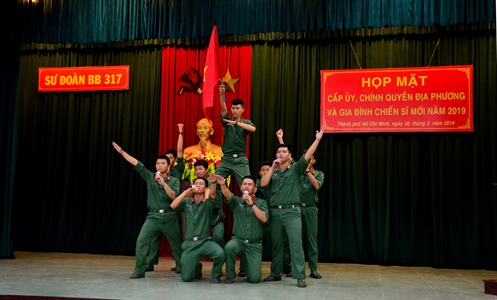 Sư đoàn 317 họp mặt cấp ủy, chính quyền địa phương và gia đình chiến sĩ mới