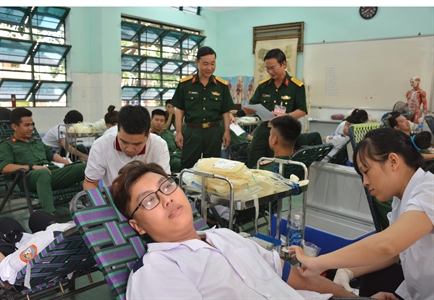 Trường Cao đẳng Quân y 2 hiến máu nhân đạo