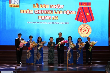 Trường THCS-THPT Hồng Hà đón nhận Huân chương Lao động hạng Ba