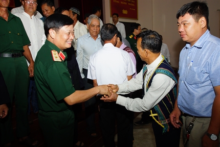 Quân khu 7 bồi dưỡng kiến thức quốc phòng và an ninh cho già làng, trưởng bản, trưởng họ tộc