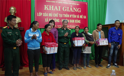 Đoàn KT-QP Lâm Đồng khai giảng lớp xóa mù chữ cho đồng bào vùng sâu