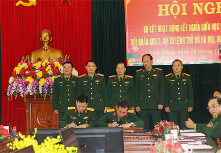 Học viện Lục quân sơ kết hoạt động kết nghĩa với các đơn vị