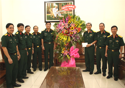 Quân khu 7 chúc mừng Trường Cao đẳng Quân y 2 nhân dịp 20-11