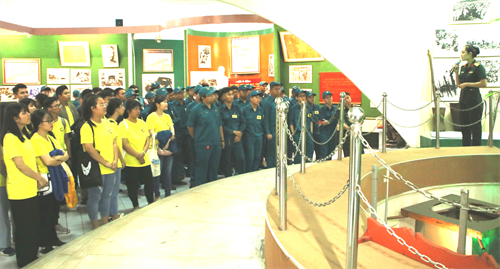 Trên 6.000 lượt khách tham quan tại Bảo tàng LLVT miền Đông Nam bộ