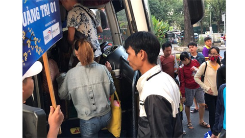 Chuyến xe sum vầy lăn bánh đưa thanh niên công nhân về quê đón tết
