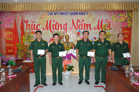 Khối thi đua 4 cơ quan Quân khu thi trang trí bàn thờ Tổ quốc