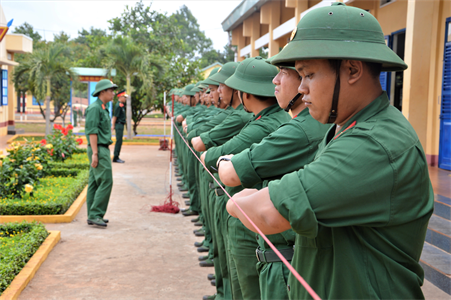 Chăm lo chu đáo, uốn nắn từng động tác