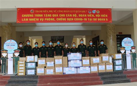 Khối tổ chức quần chúng Quân khu 7 tiếp sức cùng Sư đoàn 5 phòng, chống dịch Covid-19