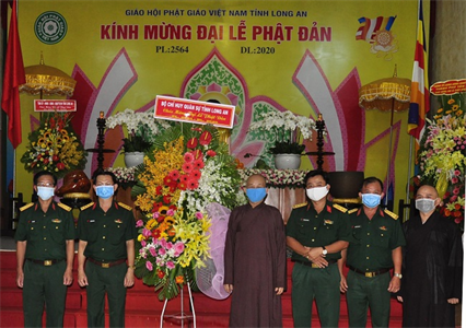 Bộ CHQS tỉnh Long An thăm, chúc mừng lễ Phật đản chùa Thiên Châu