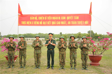 Hoa tháng 5 mừng sinh nhật Bác