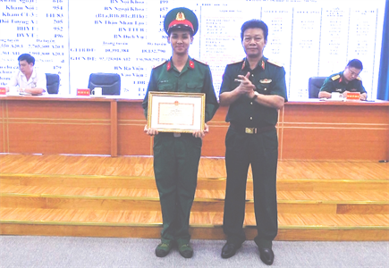 Bệnh viện Quân y 175 biểu dương chiến sĩ tình nguyện hiến máu cứu người