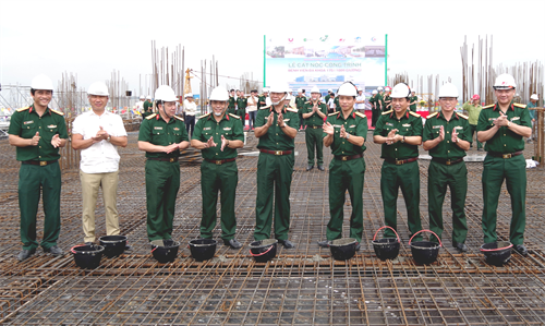 Lễ cất nóc công trình Bệnh viện đa khoa 175