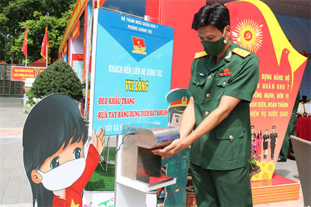 Nhiều sáng kiến trong phòng, chống dịch Covid-19 được trưng bày tại Đại hội Đảng bộ Quân khu 7 lần thứ X