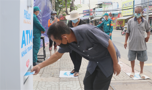 Lan rộng mô hình "ATM khẩu trang" miễn phí phòng, chống dịch Covid-19