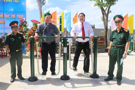 Bộ CHQS tỉnh Bà Rịa-Vũng Tàu khánh thành công trình thể dục thể thao tặng Giáo xứ Suối Rao