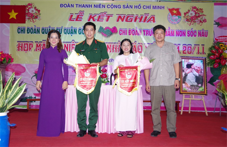 Chi đoàn Ban CHQS quận Gò Vấp và Chi đoàn Trường Mầm non Sóc Nâu ký kết kết nghĩa
