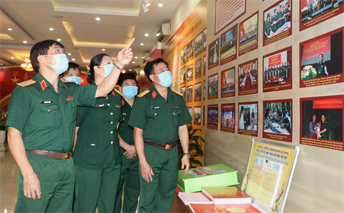 Khai mạc triển lãm “LLVT Quân khu – 75 năm xây dựng, chiến đấu và trưởng thành”