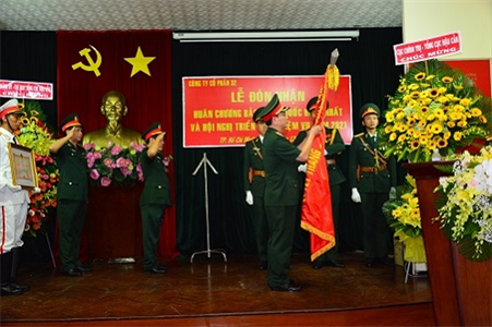 Công ty cổ phần 32 đón nhận Huân chương Bảo vệ Tổ quốc hạng Nhất