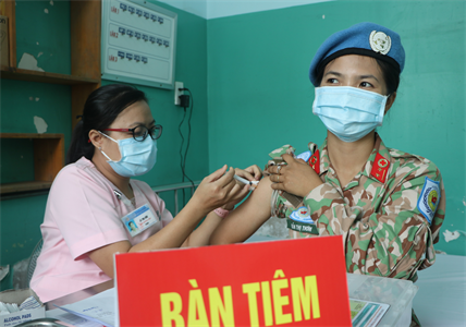 Bệnh viện Quân y 175 tiêm vaccine Covid-19 cho diện ưu tiên