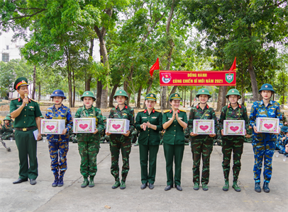 "Đồng hành cùng chiến sĩ mới" tại Trường Quân sự Quân khu 7