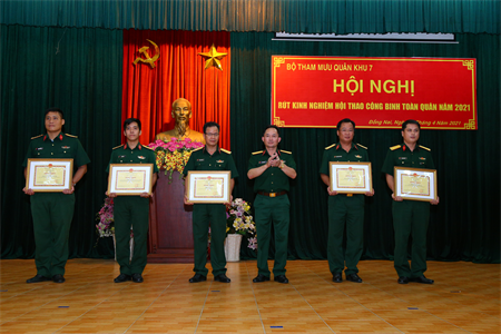 Bộ Tham mưu Quân khu rút kinh nghiệm kết quả tham gia Hội thao Công binh toàn quân