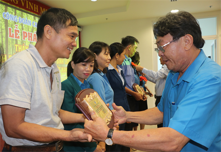Tập đoàn Công nghiệp Cao su Việt Nam phát động Tháng công nhân