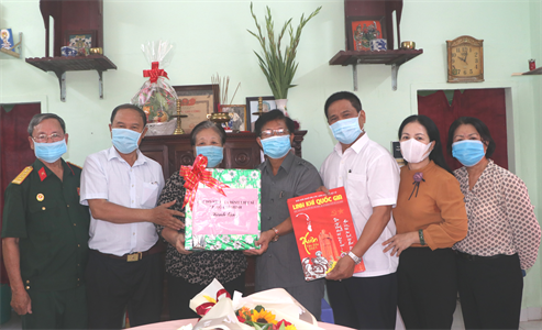 Bàn giao nhà tình nghĩa cho con liệt sĩ Đặng Văn Hiệp