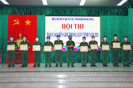 Sôi nổi Hội thi Báo cáo viên giỏi LLVT tỉnh Bình Dương