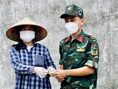 Chiến sĩ trả lại 500.000 đồng tiền của dân ở chốt gác