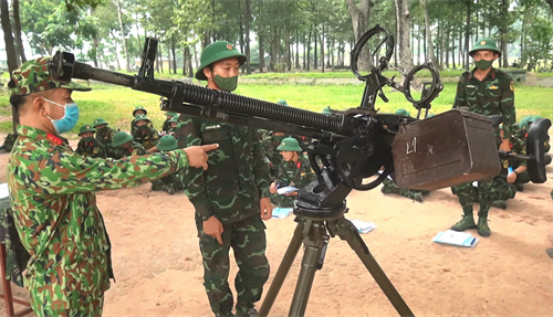 Tinh thần nêu gương của người giáo viên mặc áo lính