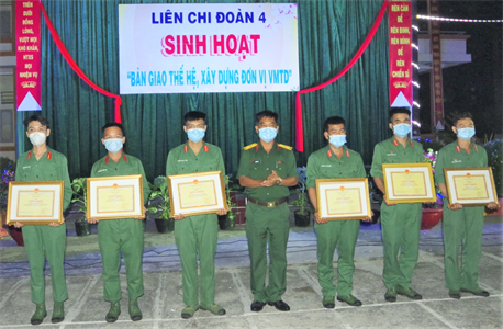 Sư đoàn 5 sinh hoạt “Bàn giao thế hệ, xây dựng đơn vị vững mạnh toàn diện”