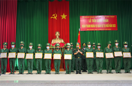 Bộ đội Biên phòng tỉnh Bình Thuận tiễn quân nhân hoàn thành nghĩa vụ quân sự