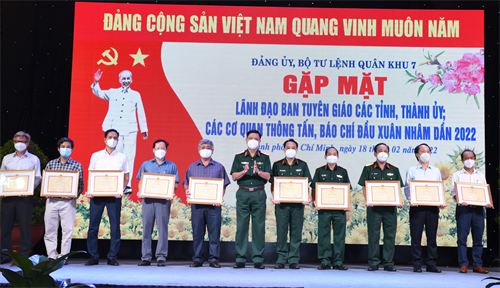 Công tác phối hợp tuyên truyền làm sáng đẹp hình ảnh, phẩm chất Bộ đội Cụ Hồ