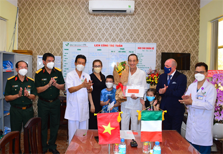 Bệnh viện Quân y 175 điều trị thành công ca bệnh người nước ngoài bị Covid-19 nặng