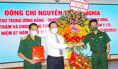 Đồng chí Nguyễn Trọng Nghĩa thăm, chúc mừng Bệnh viện Quân y 175