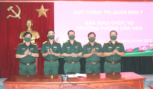 Cục Chính trị Quân khu bàn giao chức vụ trưởng phòng Dân vận