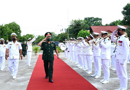 Trung tướng Trần Hoài Trung thăm, chúc Tết Bộ trưởng Bộ Quốc phòng và các đơn vị LLVT Campuchia