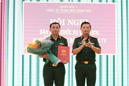 Công ty Đông Hải tổ chức Hội nghị bàn giao chức vụ Chủ tịch, nhiệm vụ Bí thư Đảng ủy Công ty