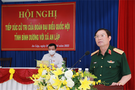 Thượng tướng Nguyễn Tân Cương tiếp xúc cử tri tỉnh Bình Dương