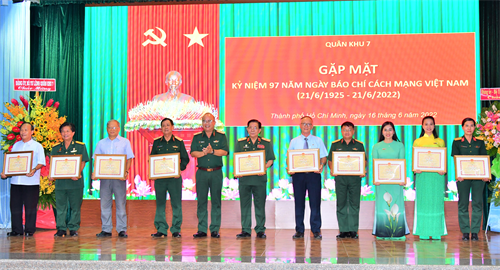 Trọn đời tâm huyết với sự nghiệp cầm bút