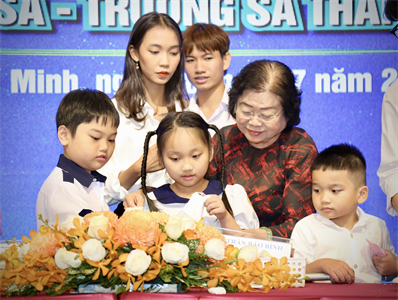 Hành trình 10 năm vì Hoàng Sa-Trường Sa thân yêu nối biển và bờ