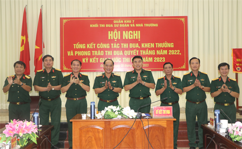 Khối thi đua sư đoàn và nhà trường ký kết giao ước thi đua năm 2023