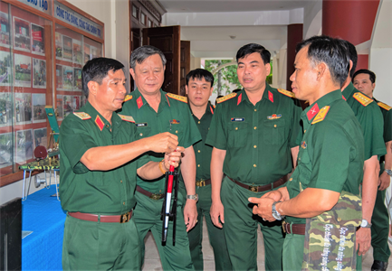 Cọc chuẩn đa năng - Sáng kiến hữu ích trong huấn luyện súng cối
