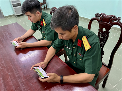 Trung đoàn Gia Định đẩy mạnh ứng dụng công nghệ vào tự luyện nhận thức chính trị