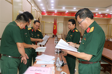 ​Quân khu kiểm tra công tác giáo dục chính trị năm 2022 tại Cục Hậu cần