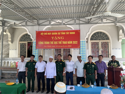 Bộ CHQS Tây Ninh trao tặng công trình thể thao cho các cơ sở tôn giáo