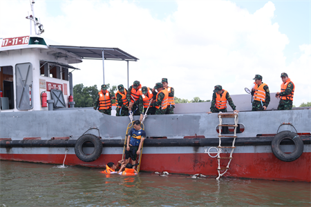 Đảm bảo tốt nhiệm vụ cứu hộ, cứu nạn trong mùa mưa bão