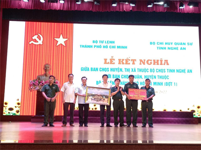 Ban CHQS huyện Hóc Môn và Ban CHQS huyện Con Cuông, Nghệ An ký kết chương trình phối hợp hoạt động