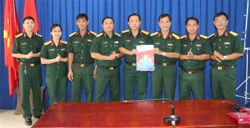 Ban CHQS quận Phú Nhuận trao kinh phí xây dựng nhà liền kề chốt dân quân biên giới tại tỉnh Tây Ninh