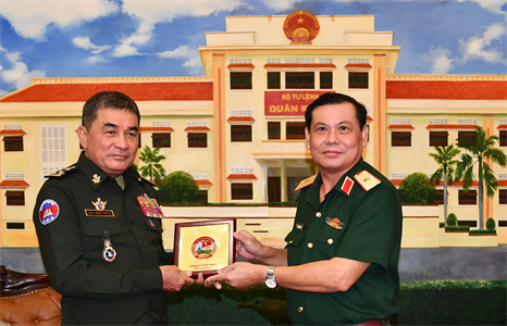 Bộ Tư lệnh Quân khu 7 tiếp đoàn chuyên viên Bộ Quốc phòng Campuchia